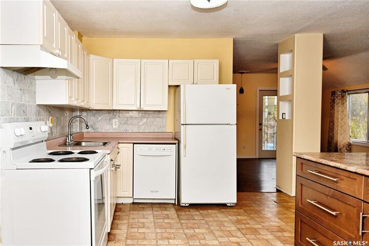 Property Photo:  301 Broadway Street  SK S0K 0N0 