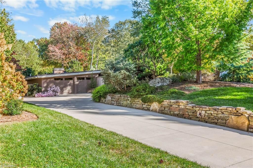 Property Photo: 1241 Yorkshire Road NC 27106