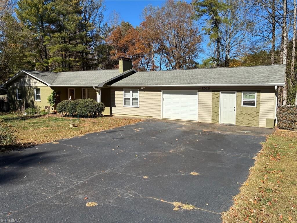 Property Photo: 1261 Turkey Ford Road NC 27030
