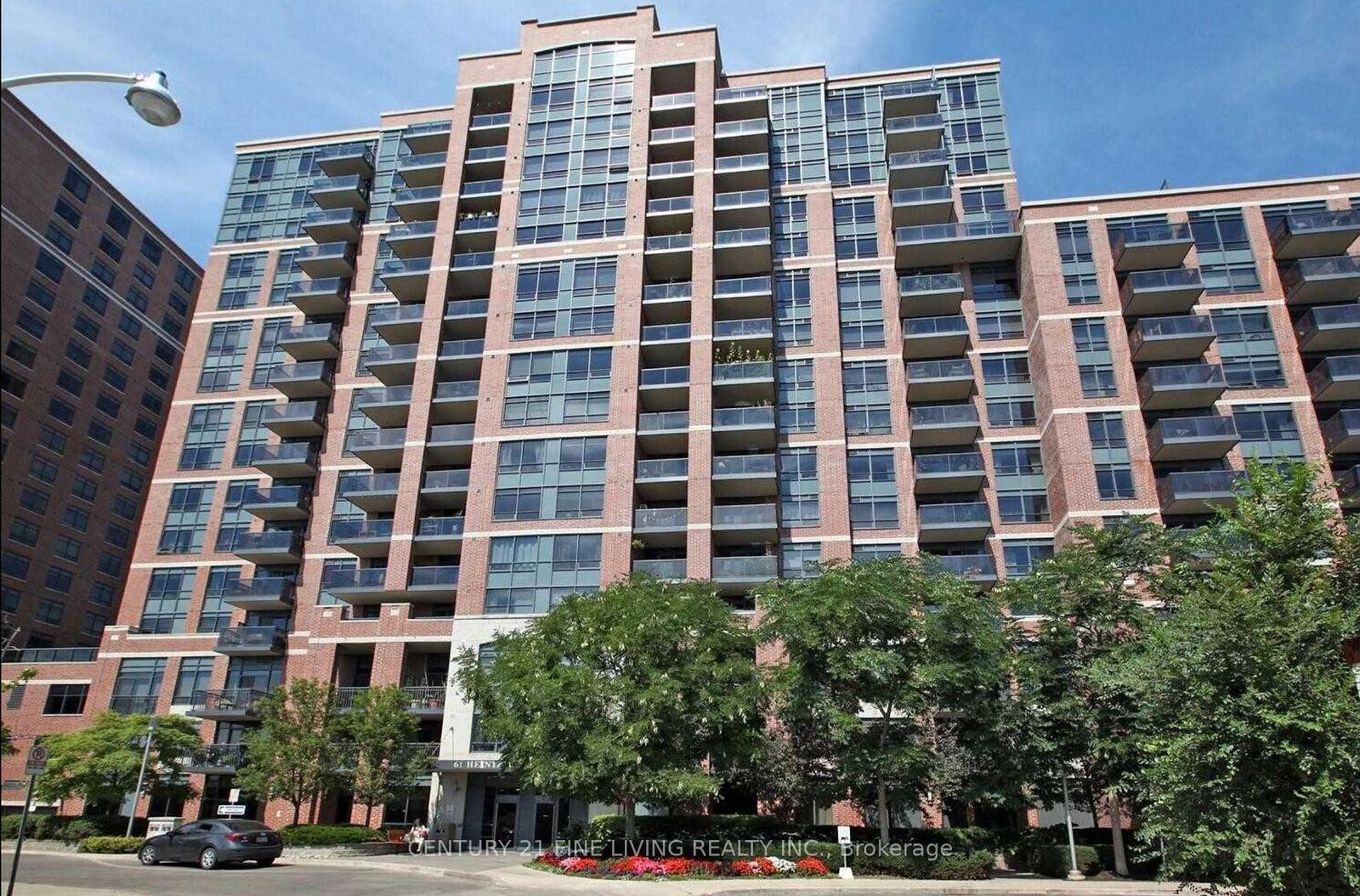 Photo de la propriété:  61 Heintzman Street  ON M6P 2J7