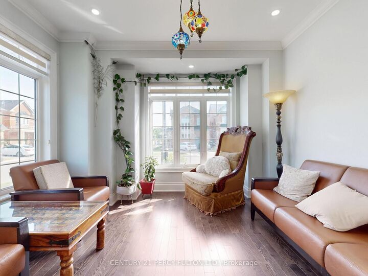 Photo de la propriété:  96 Humberstone Crescent  ON L7A 4B8