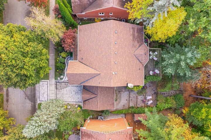 Property Photo:  913 Duncannon Drive  ON L1X 2M4