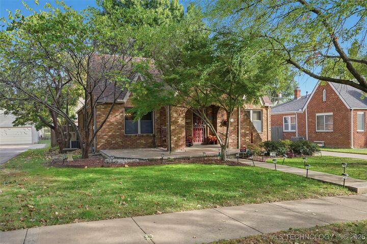 Property Photo:  1915 S Delaware Place  OK 74104 