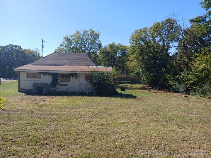 Property Photo:  823 S C Street  OK 74501