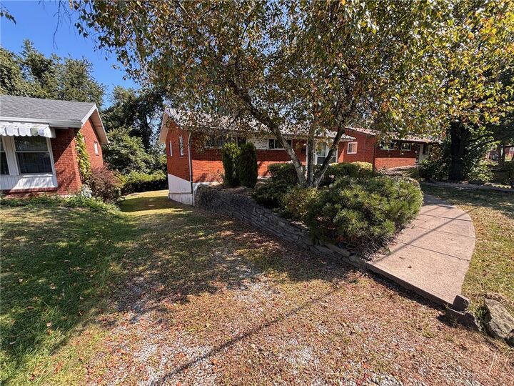 Property Photo:  370 Princeton Dr  PA 15235