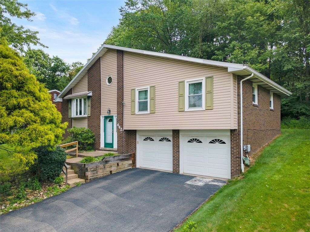 Property Photo: 442 Old Hickory Dr PA 15235