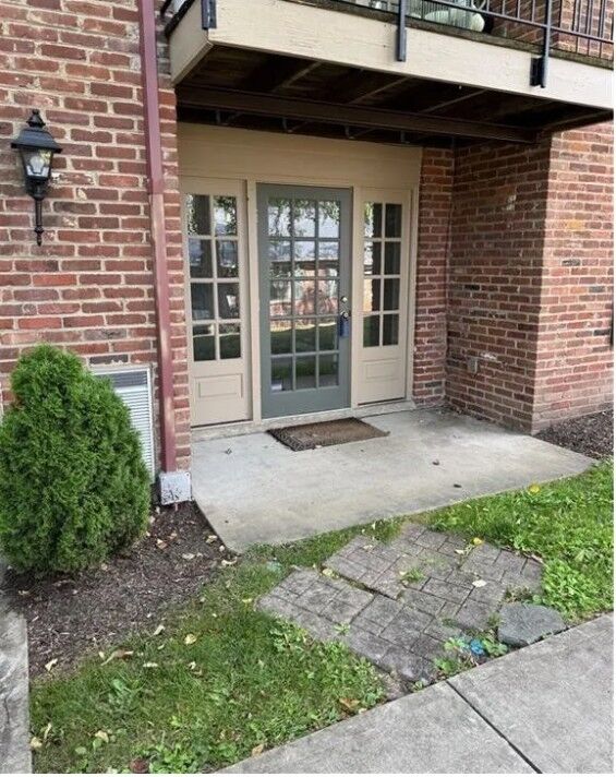 Property Photo: 1000 Chatham Park Dr J PA 15216