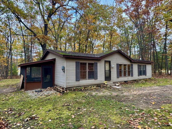 Property Photo: 2556 E Mullett Lake Road MI 49749