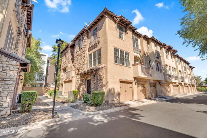 Property Photo:  2446 E Roma Avenue  AZ 85016