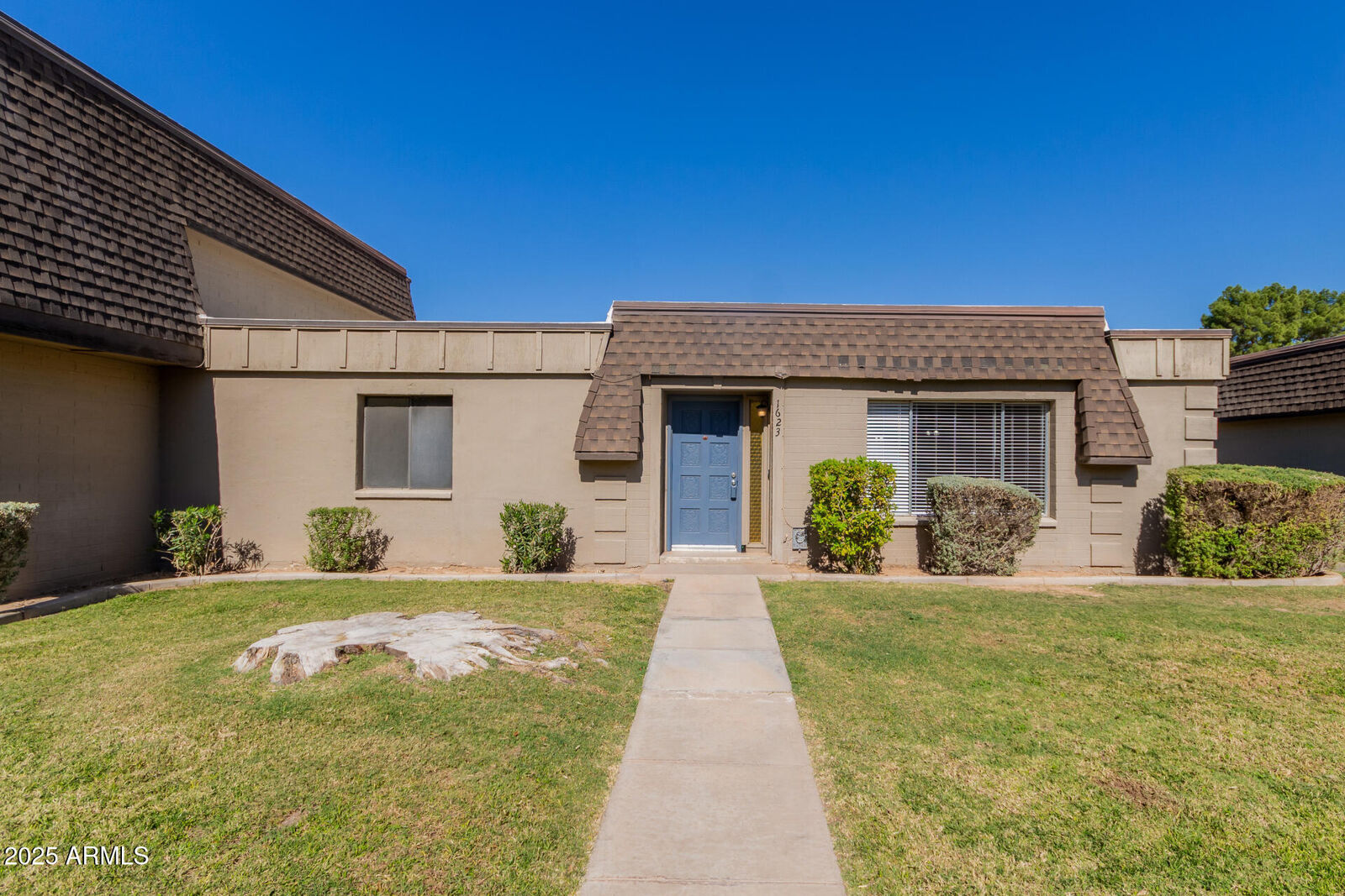 Property Photo: 1623 E Baker Drive AZ 85282