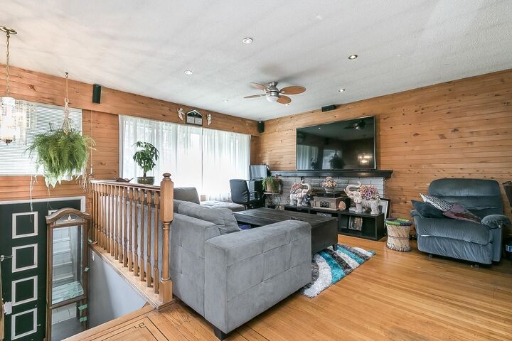 Photo de la propriété:  11405 92 Avenue  BC V4C 3K8