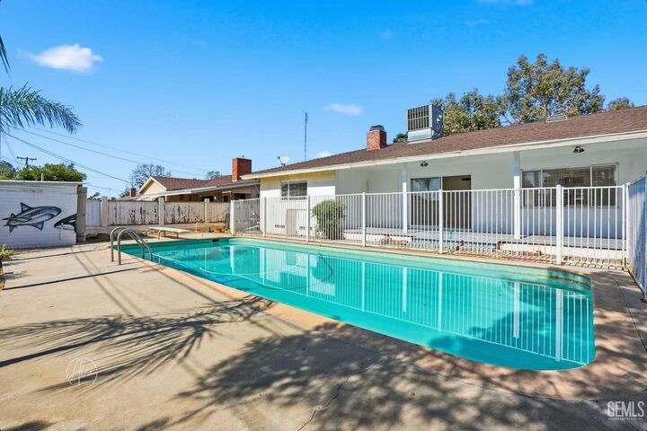 Property Photo:  1605 Duke Drive  CA 93305 