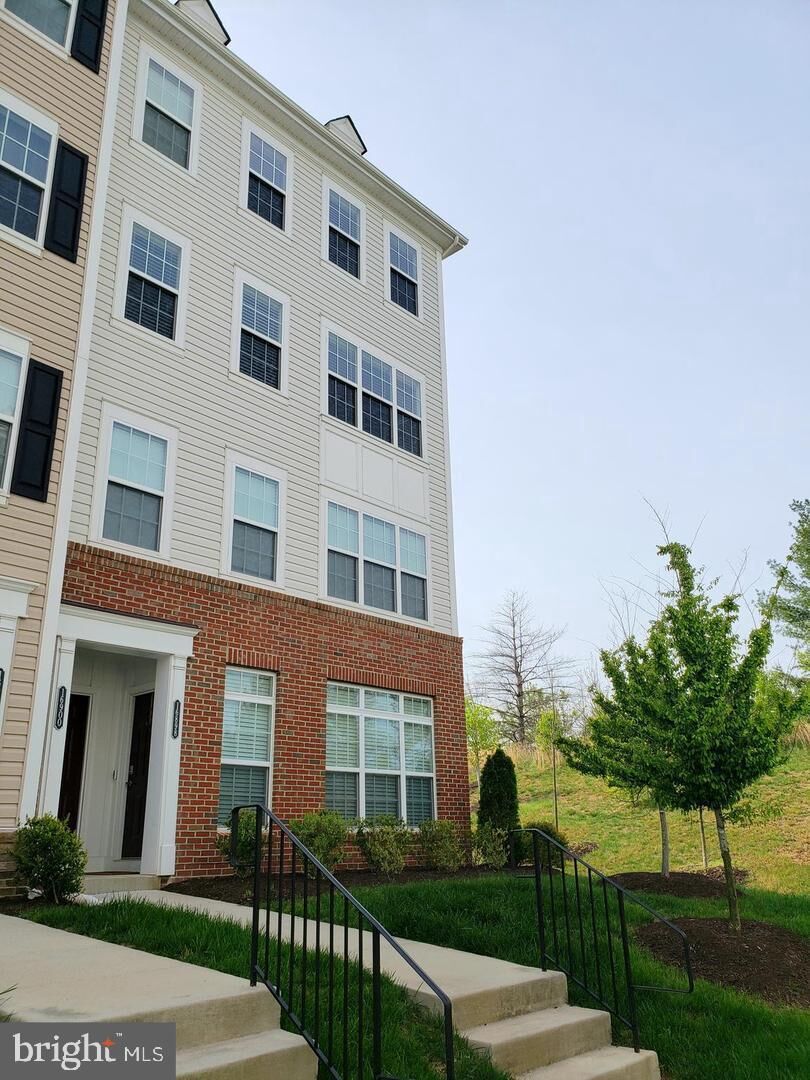 Property Photo:  16900 Porters Inn Drive  VA 22026 