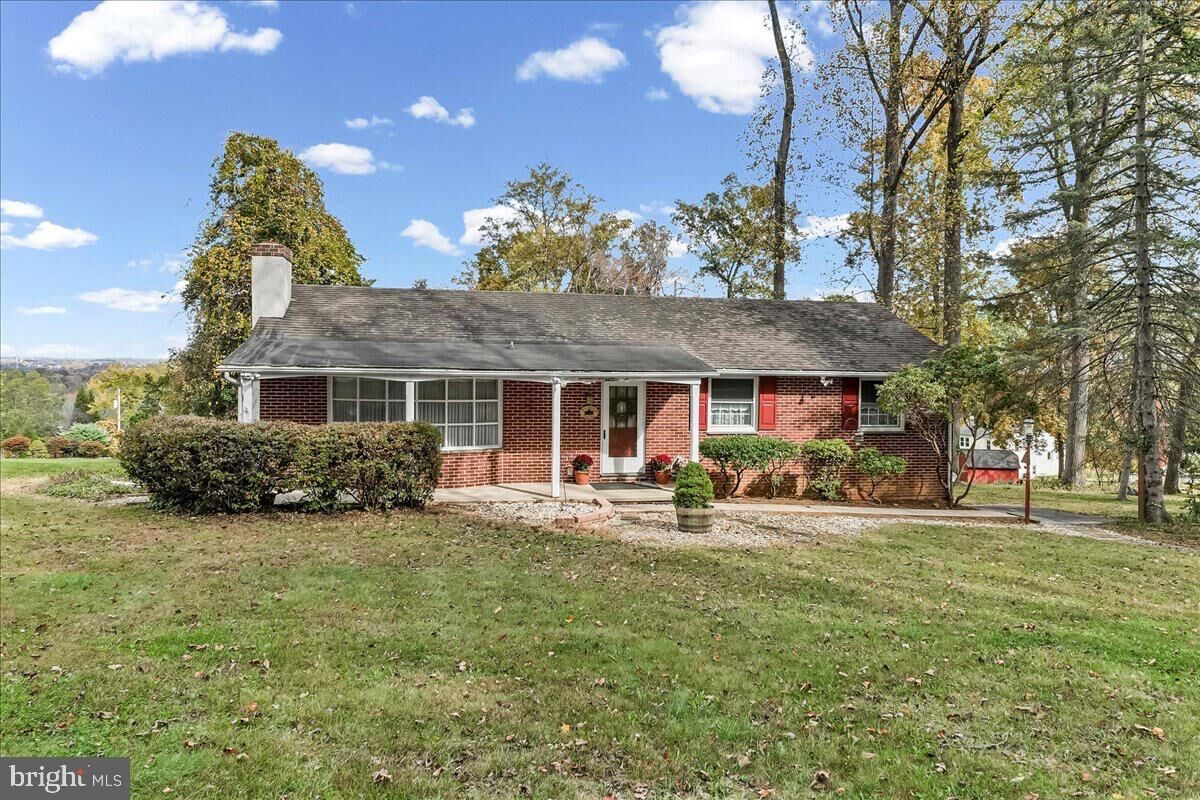 Property Photo: 146 Hilltop Road PA 19460