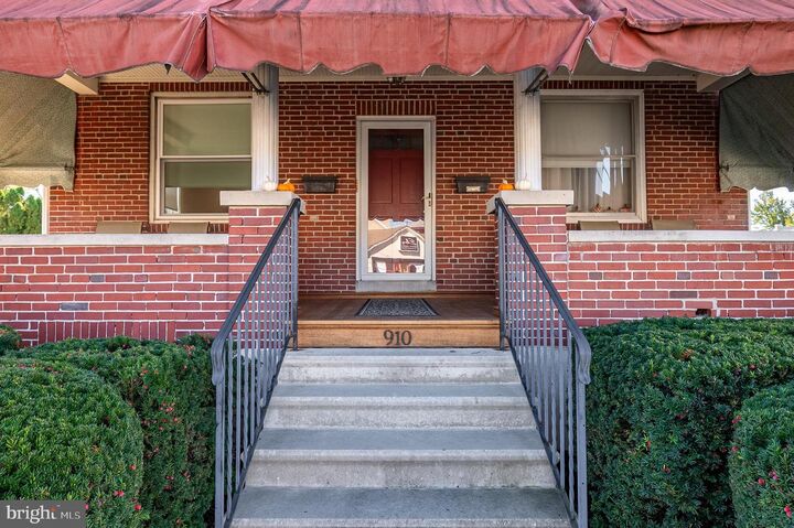 Property Photo:  910 E Bellevue Avenue 1 East  PA 19605 