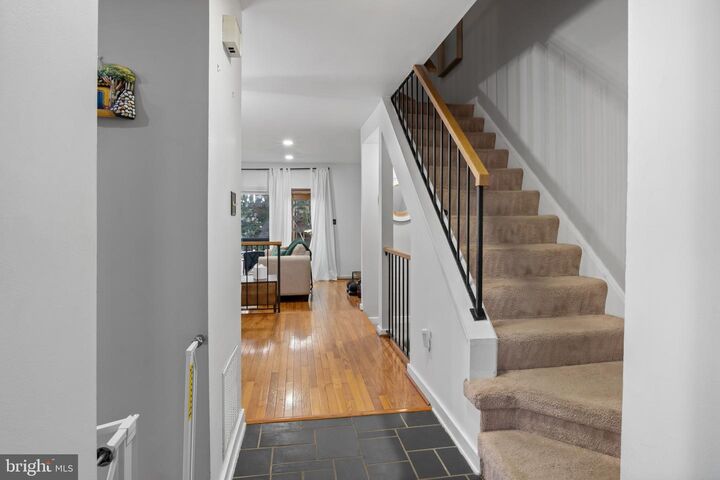 Property Photo:  6870 Deer Run Drive  VA 22306 