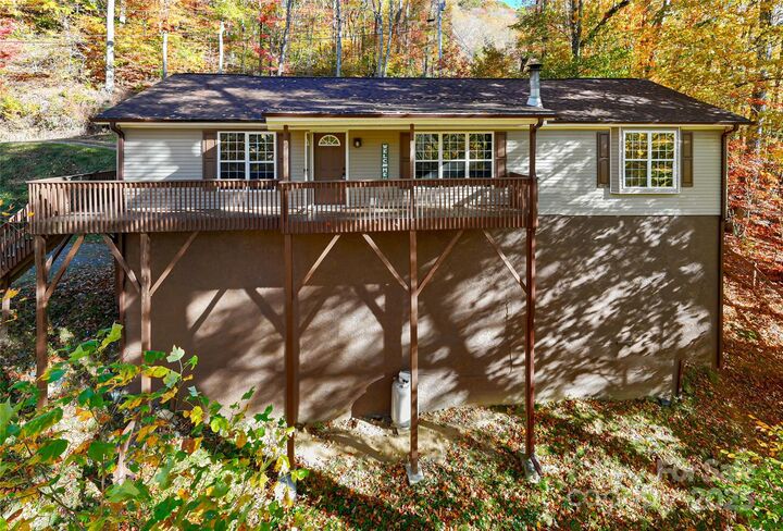 Property Photo: 334 Foxden Road NC 28754