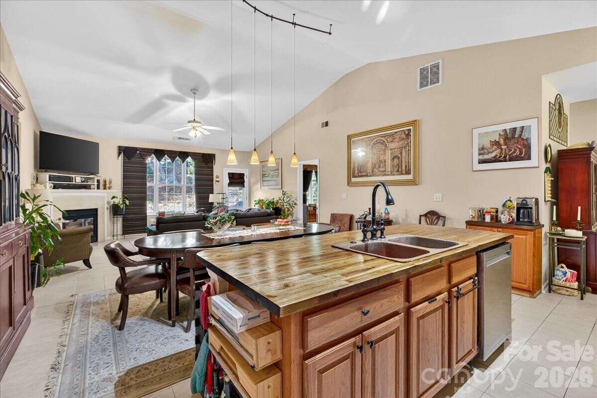 Property Photo: 4412 Glenlea Commons Drive NC 28216