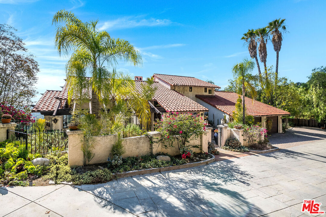Property Photo:  1382 Edgehill Pl  CA 91103