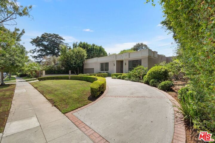 Property Photo:  519 N Rexford Dr  CA 90210