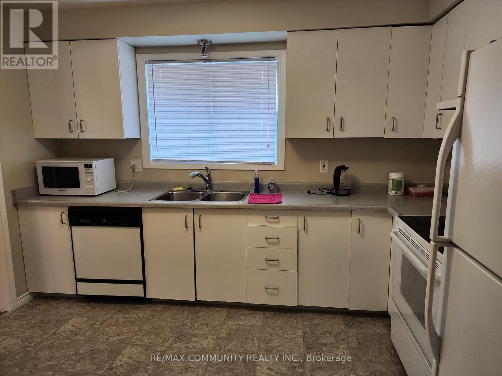 Property Photo:  612 Dundee Avenue  ON L1J 2X1 