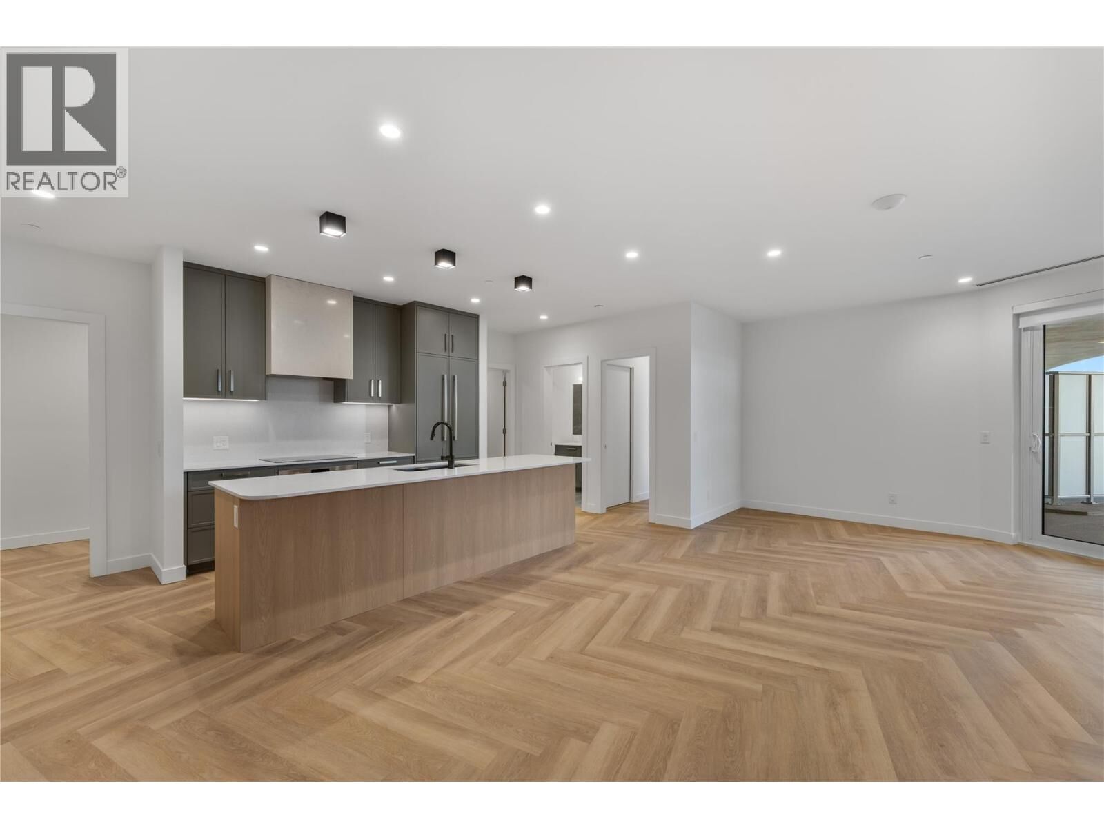 Property Photo:  3340 Lakeshore Drive 414  BC V1W 0H6