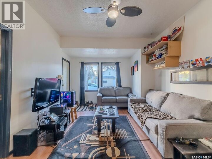 Property Photo:  710 I Avenue S  SK S7M 1Y2