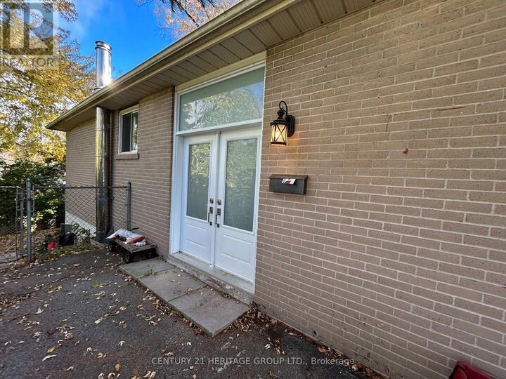 Property Photo:  765 Greenfield Crescent Main  ON L3Y 3B2 
