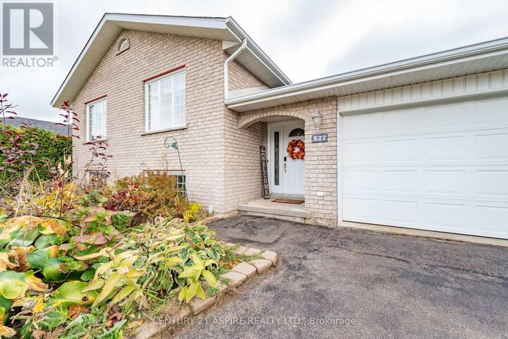 Photo de la propriété:  527 Angus Campbell Drive  ON K8A 8K6