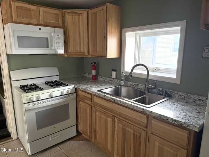 Property Photo:  959 Washington Avenue  NY 12206 