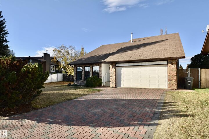 Photo de la propriété:  5202 55A Street  AB T0A 3A1 
