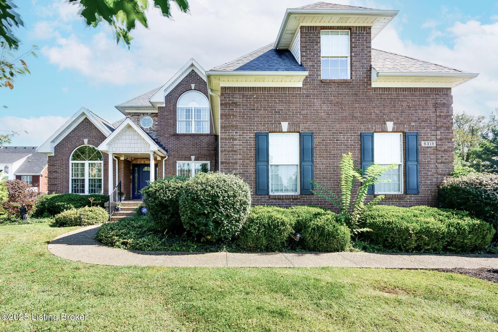 Property Photo:  6319 Zurich Ct  KY 40059 