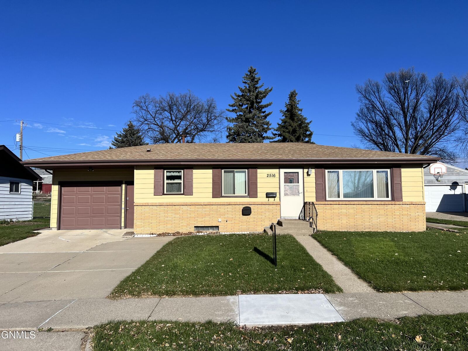 Property Photo: 2516 Kimberly Avenue ND 58501