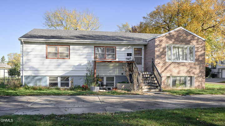 Property Photo:  416 S 18th Street S  ND 58504