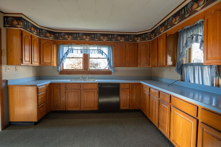 Property Photo:  300 13th St  WV 25962