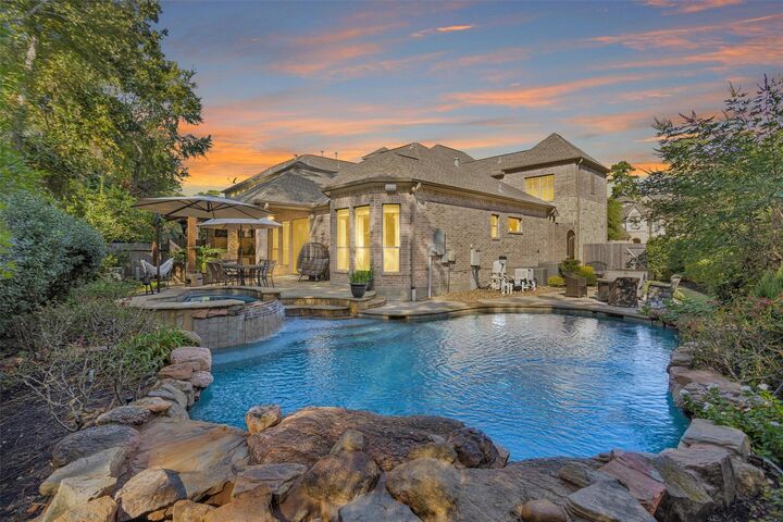 Property Photo: 110 S Knights Crossing Drive TX 77382