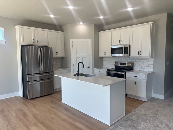 Property Photo:  5110 Greene Street  IA 50014 