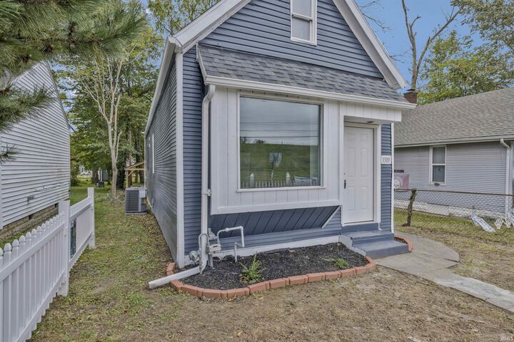 Property Photo:  1309 John Street  IN 47714