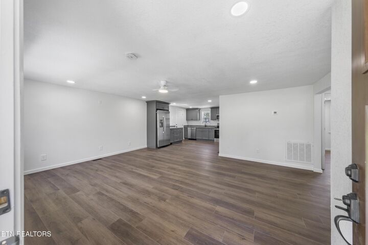 Property Photo:  414 W Hemlock St  TN 37766