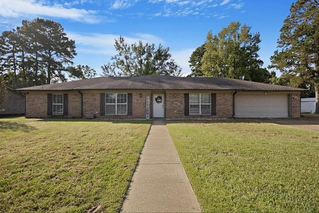 Property Photo:  404 Cheryl St  TX 75604 
