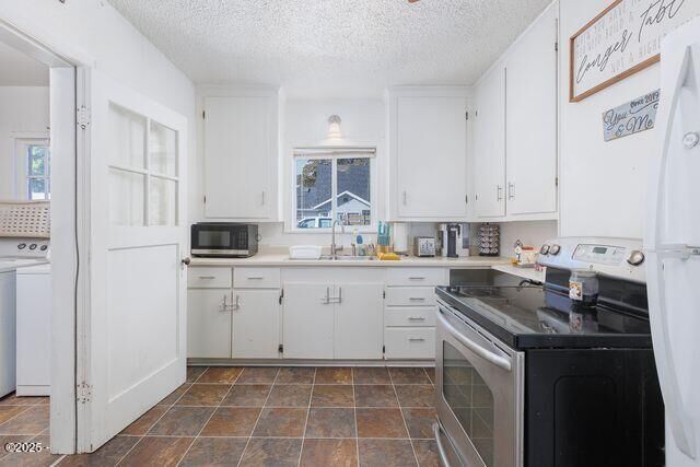 Property Photo: 2303 Long Street OR 97386