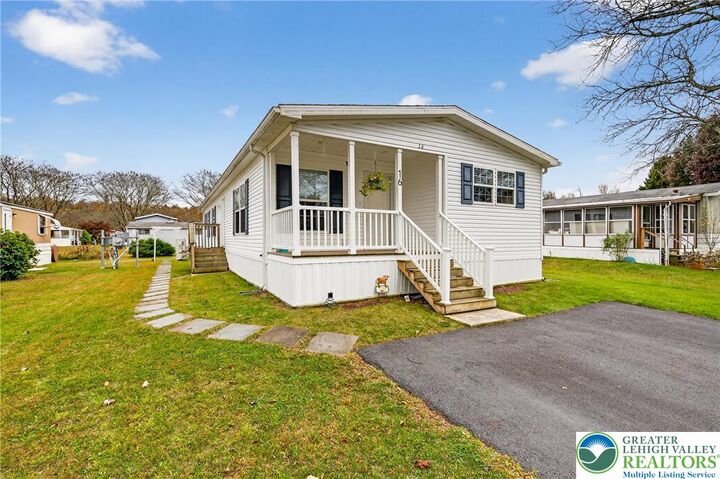 Property Photo:  16 Powderhorn Place  PA 18013
