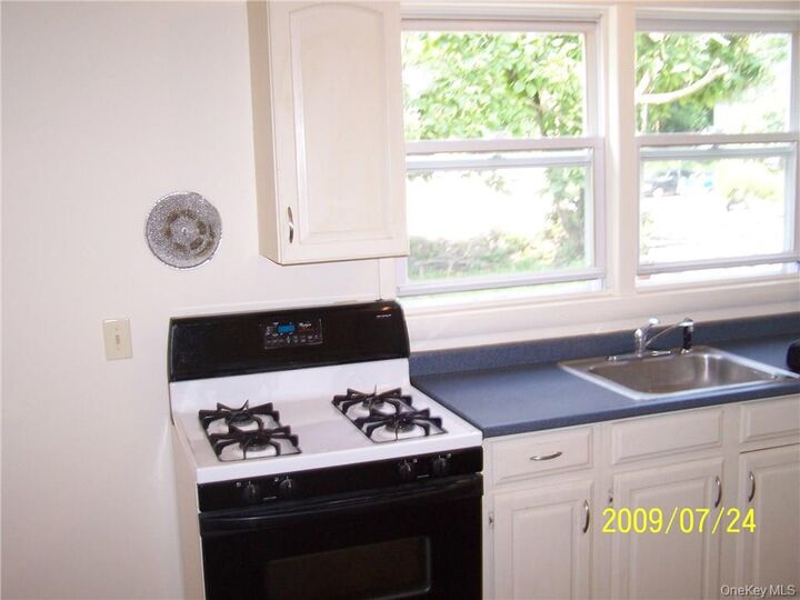 Property Photo:  15 1/2 North Street Street  NY 10990
