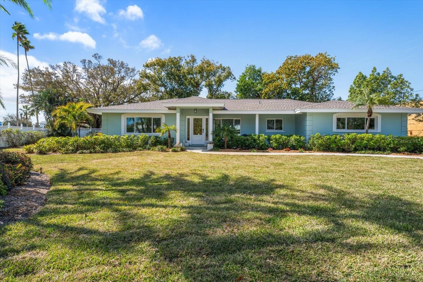 Property Photo: 503 Poinsettia Road FL 33756