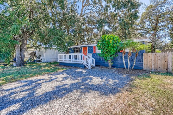 Property Photo:  7008 Creek Drive  FL 34655