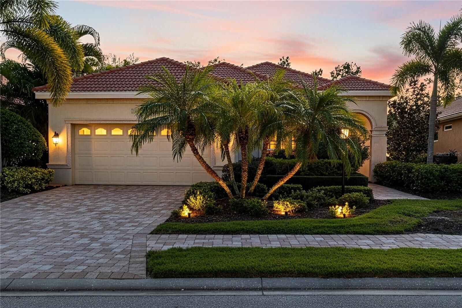 Property Photo:  7423 Riviera Cove  FL 34202