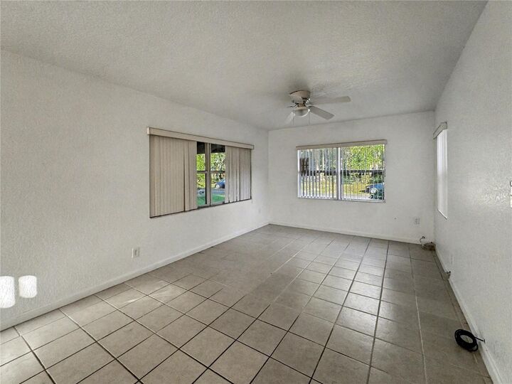 Property Photo: 612 Kensington Street FL 32726