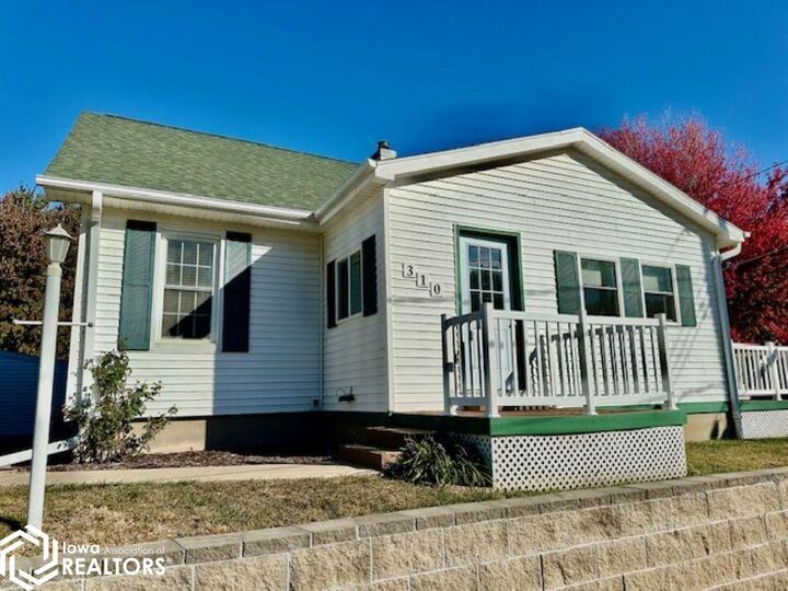 Property Photo:  310 Louisa Street  IA 52601 
