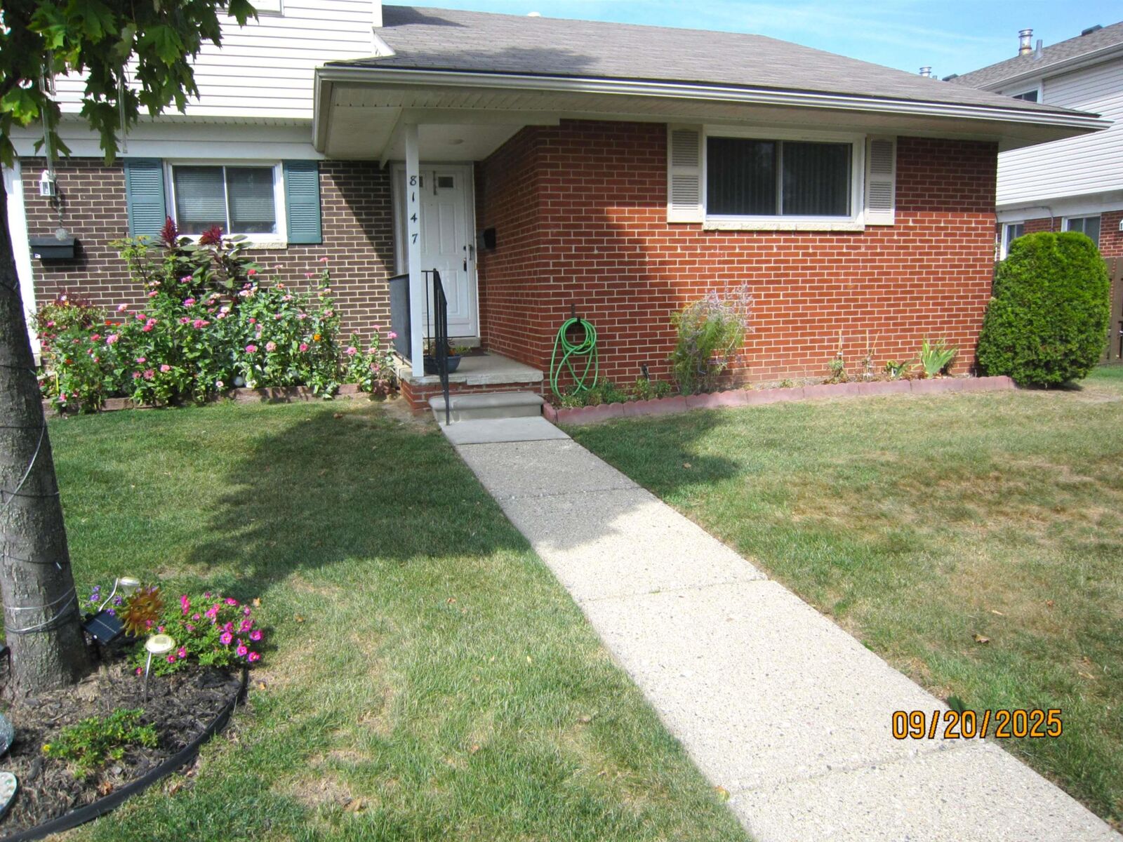 Property Photo:  8147 Busko Street  MI 48093