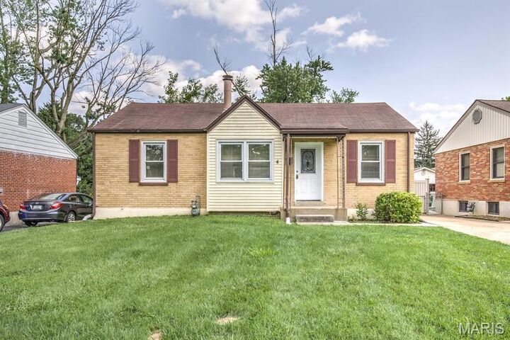 4 Duchesne Drive  Florissant MO 63031 photo